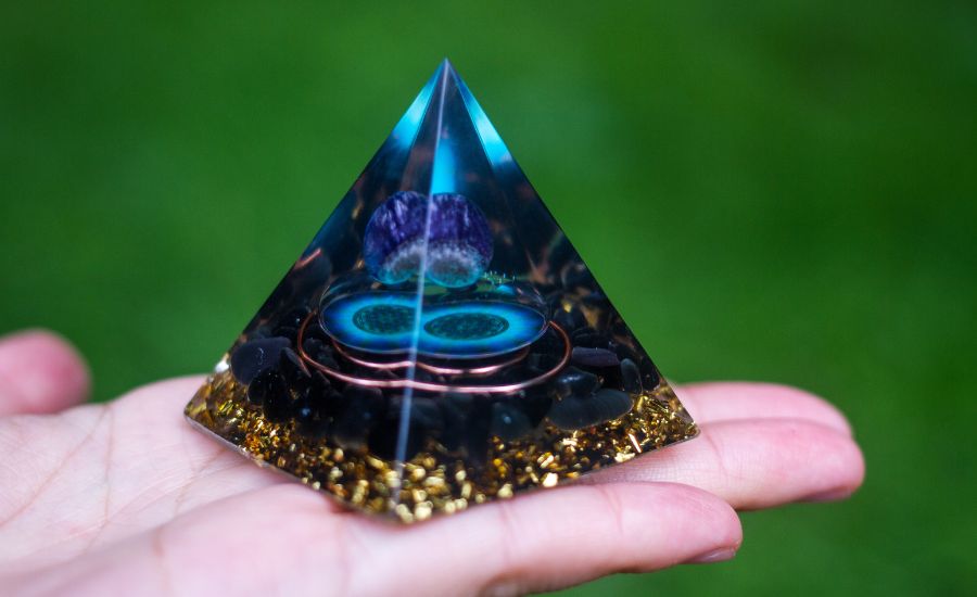 seven-Chakra-EMF-Protection-Pyramid